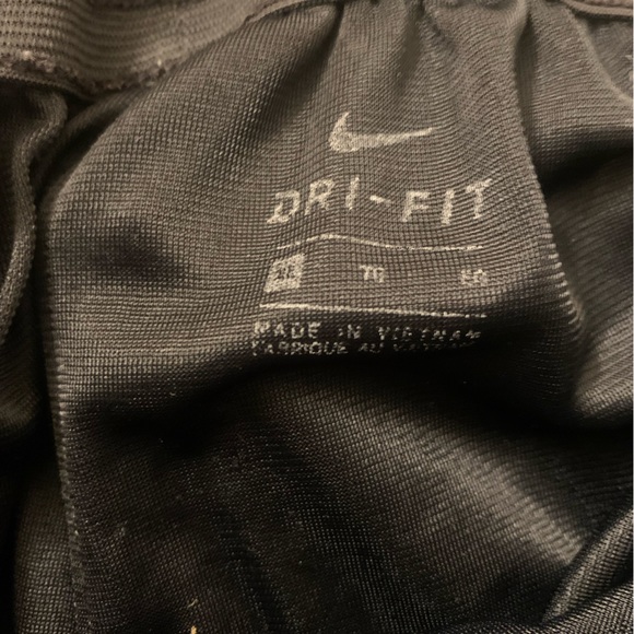 Nike basketball shorts! - Picture 2 of 3